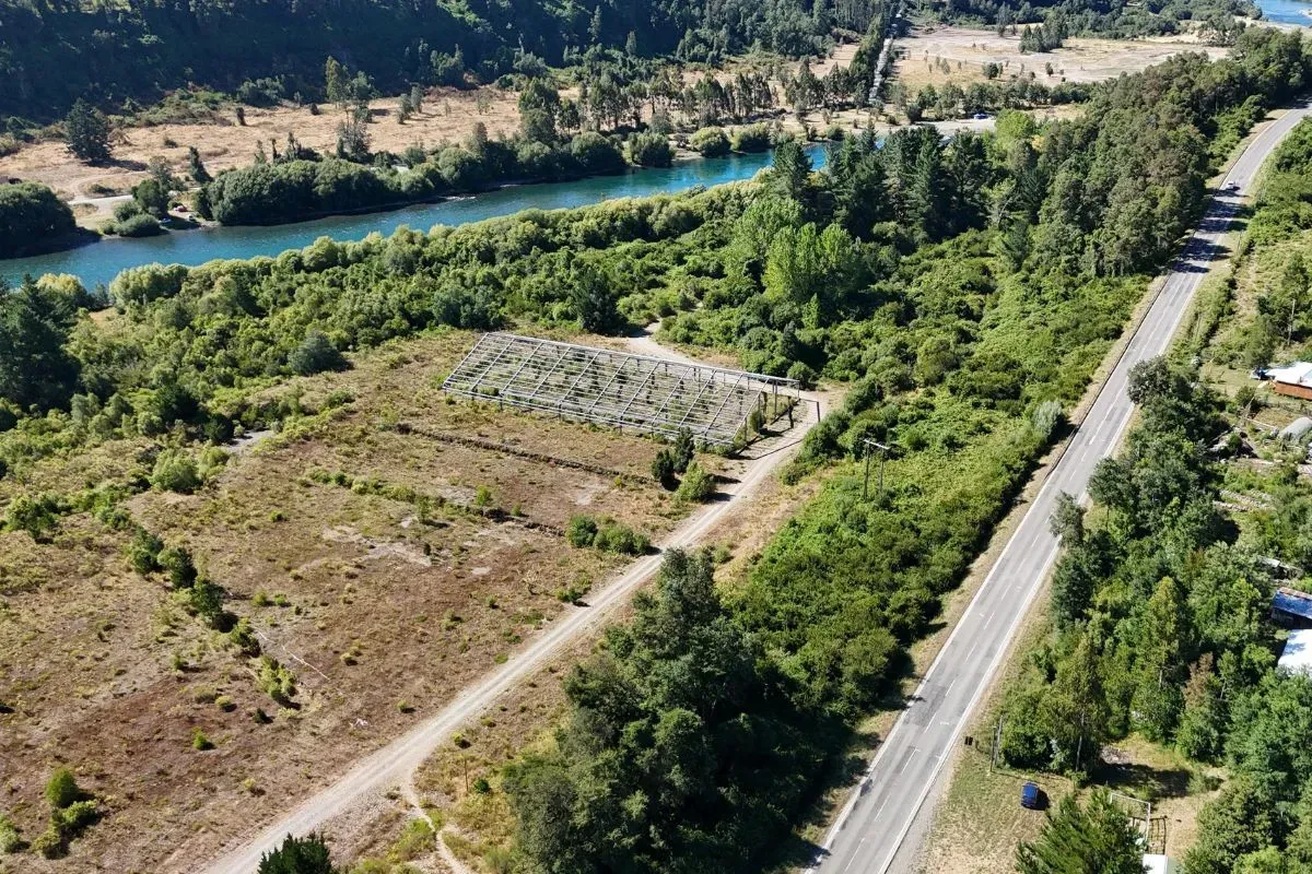 Obras actuales del proyecto de piscicultura en el r&iacute;o San Pedro / Cr&eacute;ditos: Movimiento r&iacute;o San Pedro sin salmoneras