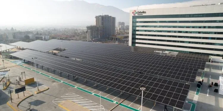 As&iacute; se ven los paneles solares instalados en Mallplaza Vespucio.