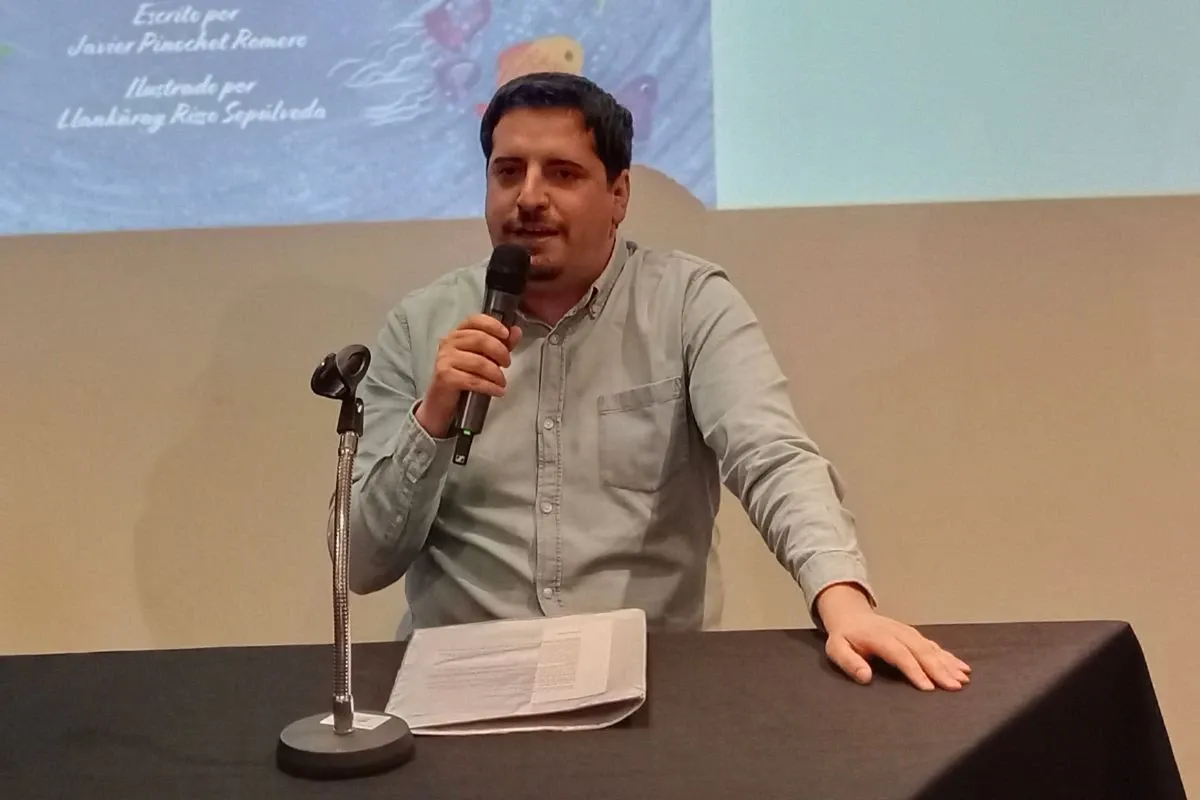 Dr. Javier Pinochet, autor de &ldquo;Aster y el silencio del mar&rdquo;.