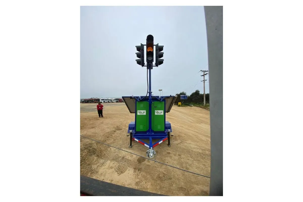 Sem&aacute;foro Solar M&oacute;vil.