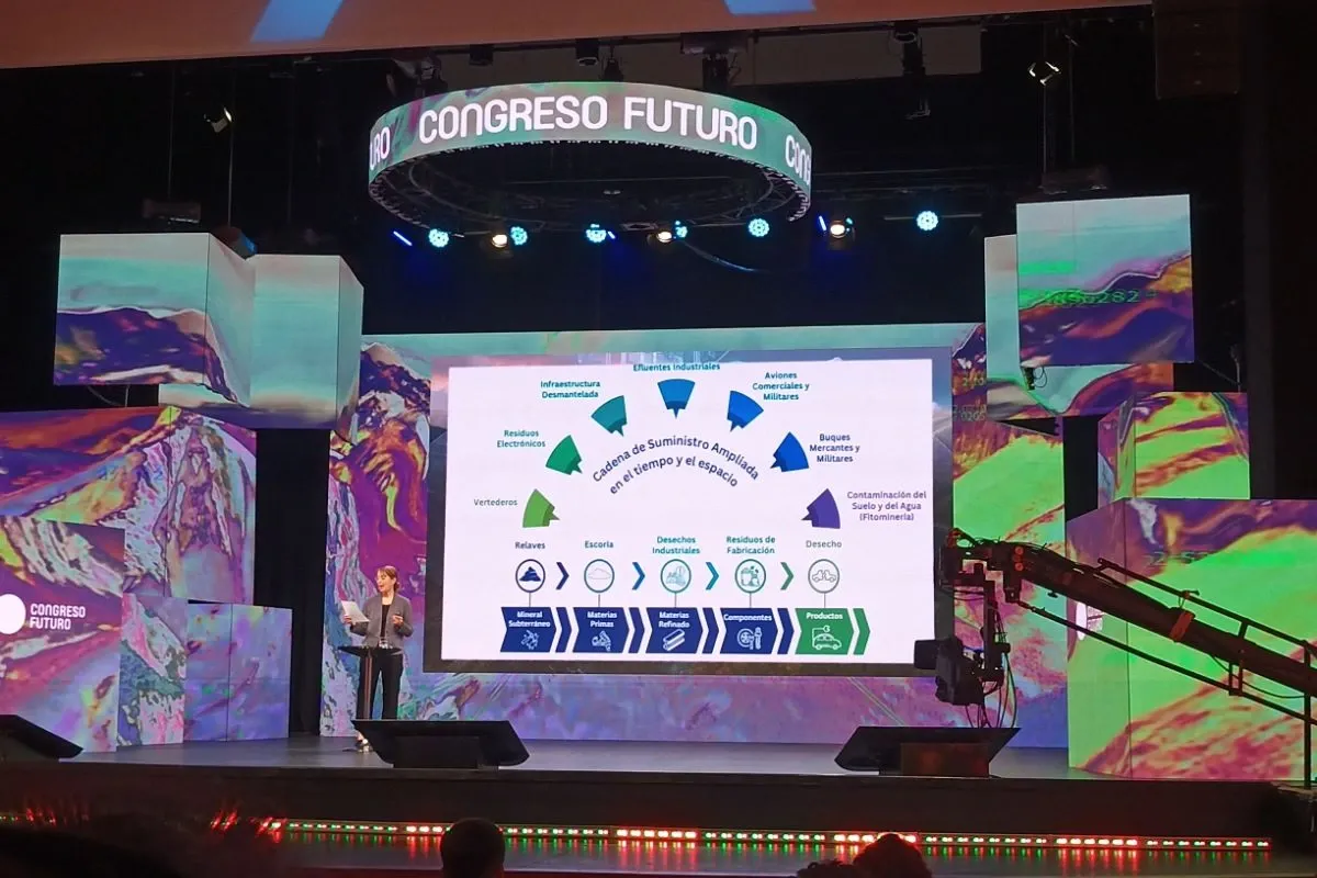 Julie Klinger exponiendo en Congreso Futuro 2026.