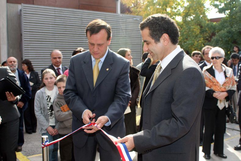 Fotograf&iacute;a extra&iacute;da de mat.uc.cl/ De izquierda a derecha, Ignacio S&aacute;nchez y Martin Chuaqui en un evento de 2013.
