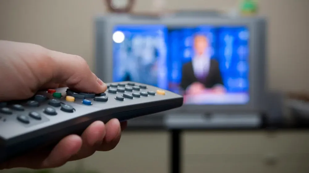 Estudio revela alta segmentación ideológica en el consumo de medios chilenos: Ciudadanos evitan noticias contrarias a su posición política