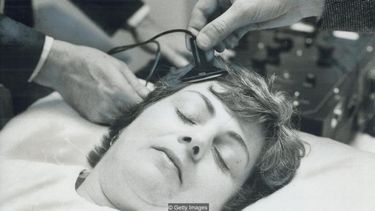 En Brasil vuelve el electroshock: Gobierno de Bolsonaro reanuda política de salud mental desechada hace casi dos décadas