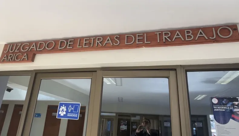llego a trabajar dio positivo en alcotest antes del turno y lo despidieron fue a la justicia pero perdio.webp