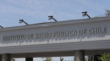 ISP advierte contaminación peligrosa de suero de laboratorio brasileño y ordena su retiro