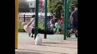 VIDEO| Cátedra de diversión: El enternecedor viral que muestra a un abuelo disfrutando de un columpio