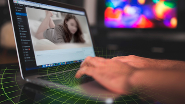 ¿Qué te gusta ver?: Melany o el negocio del sexo virtual en Chile