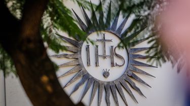 Jesuitas desestiman denuncia por abuso sexual en contra del sacerdote Longueira