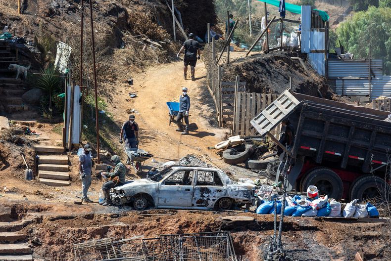 lagos weber y afectados de mega incendia estado no debiera permitir que se queden en sitios irregulares.jpg