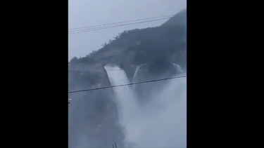 VIDEO| Sobrepasada Central Rapel abre sus compuertas ante alta acumulación de agua