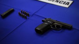 Detienen a ex agente de la CNI que lideraba una banda de tráfico de armas artesanales