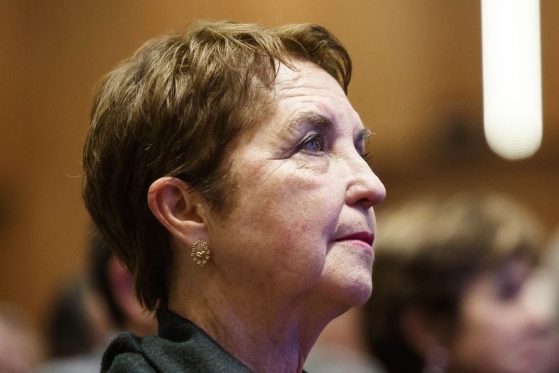 2827 gloria hutt.jpg