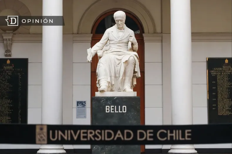 13852 estatua de andres bello al interior de la universidad de chi.webp