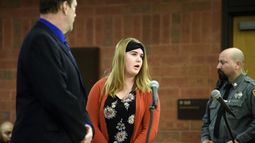 Crimen de odio: Se pasó el cepillo de dientes de su compañera afroamericana por sus partes privadas