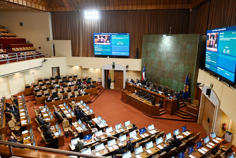 diputados buscan permitir retirar fondos de afp a personas con enfermedades de alto costo.jpg