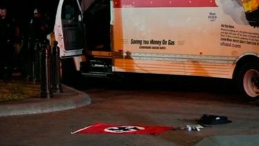 VIDEO| Sujeto de 19 años choca su camión en la Casa Blanca: Tenía una bandera nazi