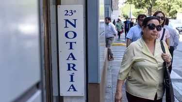 División del Conservador de Santiago y defensa de “notarios inmortales” frenan la reforma que impulsa el Gobierno