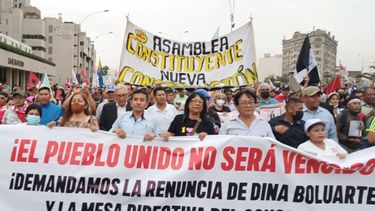 Manifestantes bloquean Panamericana Sur en segundo día de protestas en Perú