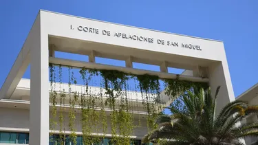 Ordenaron arresto a madre por deuda de pensión pese a que hijos vivían con ella desde 2022: Corte decidió mantener apremio