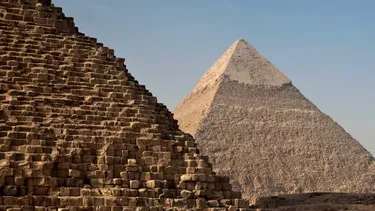 Egipto arresta nuevamente a tres turistas por intentar tomarse fotos desnudos junto a la Gran Pirámide de Guiza