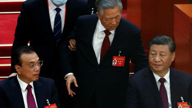 VIDEO| Expresidente chino es desalojado de sala: Informan que fue por no sentirse bien