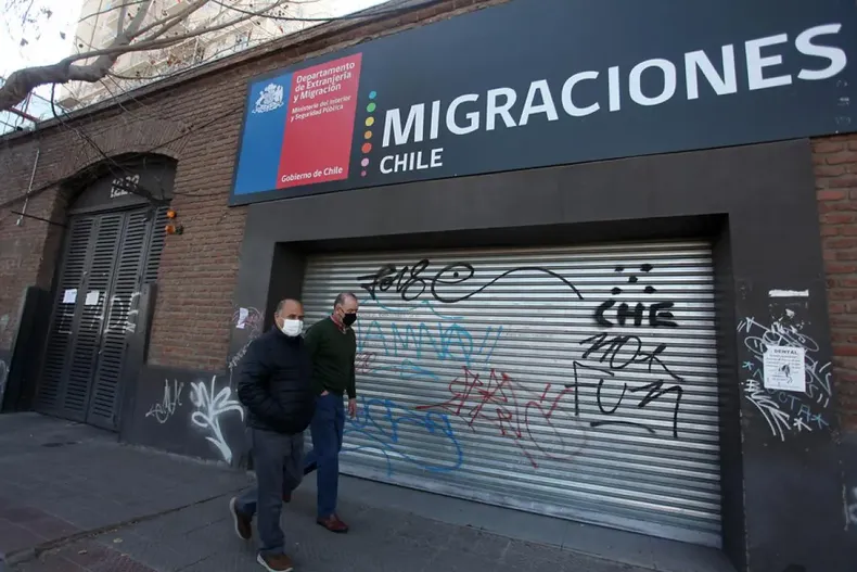 venezolano pidio carta de nacionalizacion y tras 1 ano y 7 meses seguia sin respuesta corte ordeno resolver en 60 dias.webp