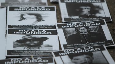 Imagen referencial sobre detenidos desaparecidos, en relación a los recortes de Kast - Agencia Uno