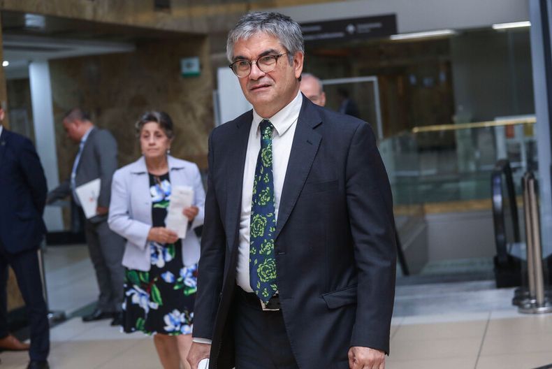 Mario marcel cambio domicilio tributario.jpg