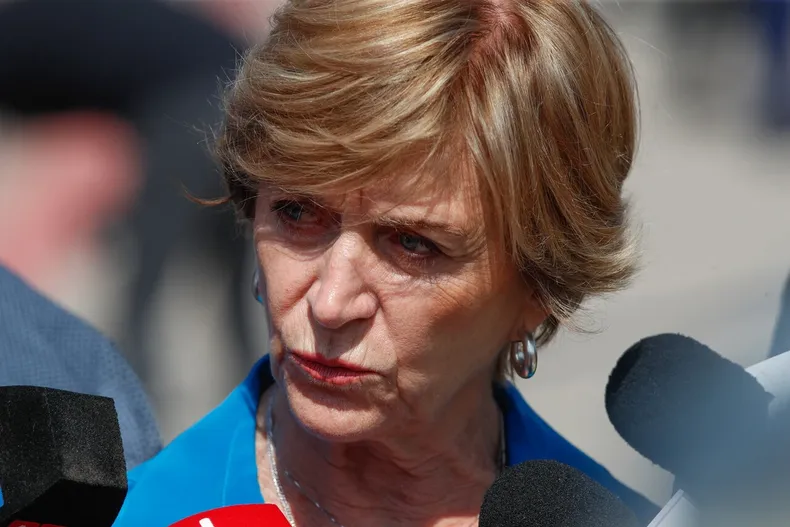 15012 matthei enojada.webp