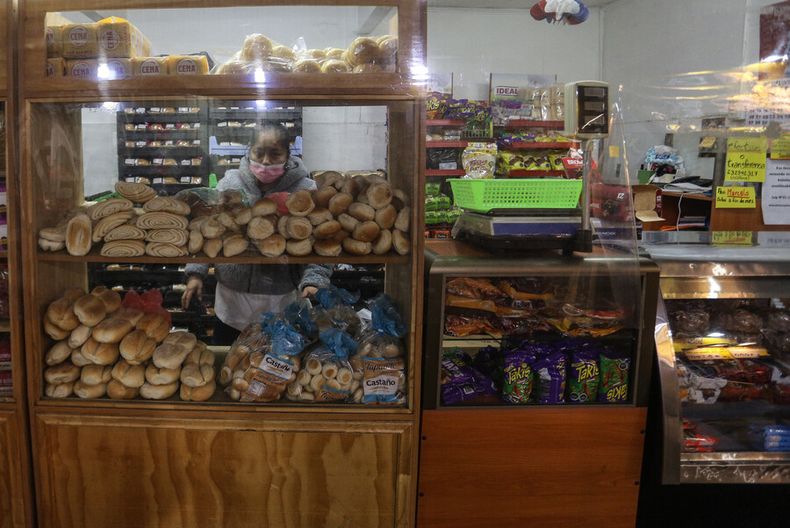 comprando en comunidad cooperativa en la pintana permite comprar alimentos a precio justo.jpg