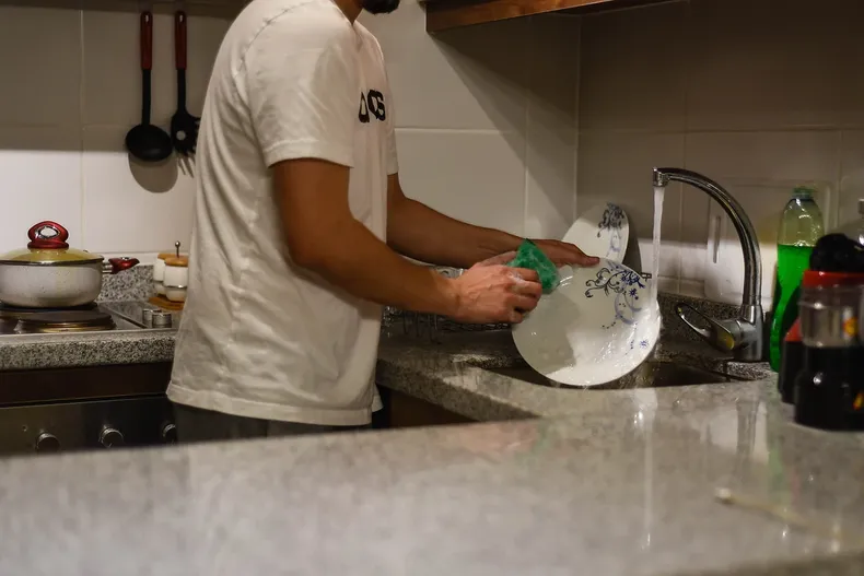 13115 lavaplatos.webp