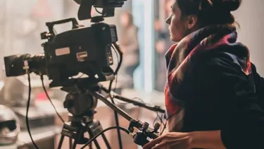 Taller gratuito enseña a editar información en Wikipedia sobre el aporte de las mujeres en el cine chileno