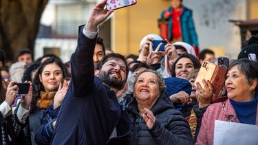 Presidente Boric responde a “amargos” y revela por qué decidió lanzarse en tobogán