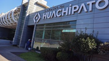 Presidente Boric se compromete a revertir declive manufacturero tras cierre de Huachipato