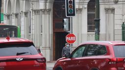 Santiago bajo un verdadero caos vial: Atrasos en Metro y mucha congestión tras apagón