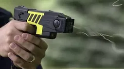 Pistola Taser: Cómo es el arma que Carabineros empezará a usar en marzo en casos de violencia intrafamiliar en la RM