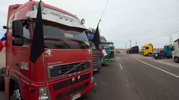 Querellas son la piedra de tope: Tras reunión con el gobierno, camioneros mantienen paro