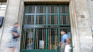 Familiares de Larraín, Chadwick y cercanos a Piñera: 5 funcionarios del Mineduc que encarnan el nepotismo en el gobierno