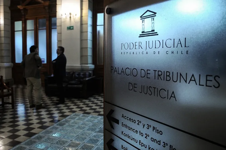 la querian echar de casa en la que vivia por ocuparla sin derecho en juicio probo que tenia contrato de arriendo y freno desalojo.webp