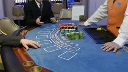 Contraloría denuncia a 910 funcionarios públicos por apostar $11.500 millones en casinos: Oficial FACh gastó $1.000.000.000