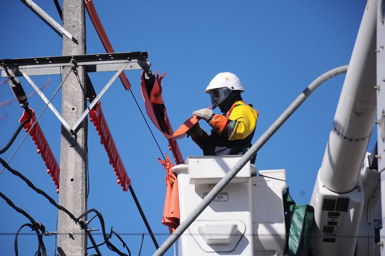 Los cortes de luz en Santiago son por trabajos que programa Enel - Agencia Uno