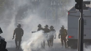 Otro carabinero absuelto por falta de pruebas: Fue acusado de disparar a peatón en Estallido Social