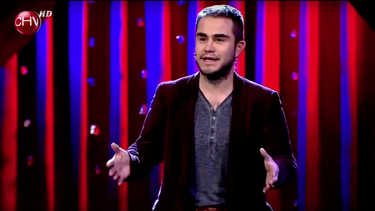 Dedicado al cultivo orgánico y sin teléfono ni TV: La nueva vida de Juan Pablo Flores en el sur de Chile
