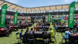 Estadio Bicentenario se transforma en masiva sede de intercambio de láminas del Mundial 2026. Créditos: Municipalidad de La Florida.&nbsp;