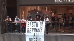 VIDEO| Realizan manifestación en apoyo al pueblo mapuche en el Costanera Center