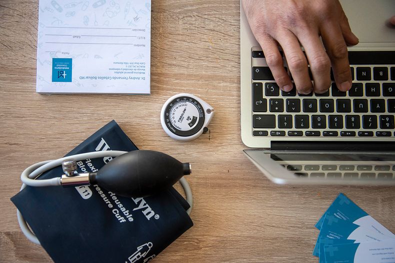 1er manifiesto por salud digital accesibilidad, actores en red, alfabetizacion digital e inversion.jpg