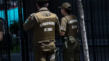 El Desconcierto | como carabineros judicializan expulsiones y sanciones para evitar salir de filas  fallos judiciales obligan a restituir sueldos y reconsiderar bajas.webp