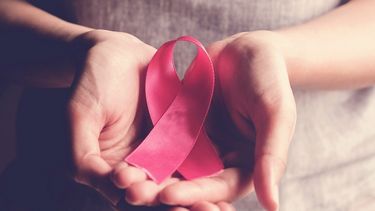 Reducir brechas en cáncer de mama: Llaman a presentar soluciones innovadoras a emprendedores