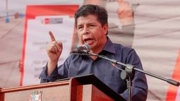 Castillo dice que quieren detener a su esposa pero que no los van a “quebrar”